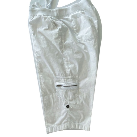 Catherine's Cargo Capris, White Size 2X (22/24w) - Picture 5 of 7